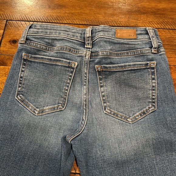 Like new girl’s Buckle bootcut jeans. Size 12R. Worn very few times. - Picture 5 of 7